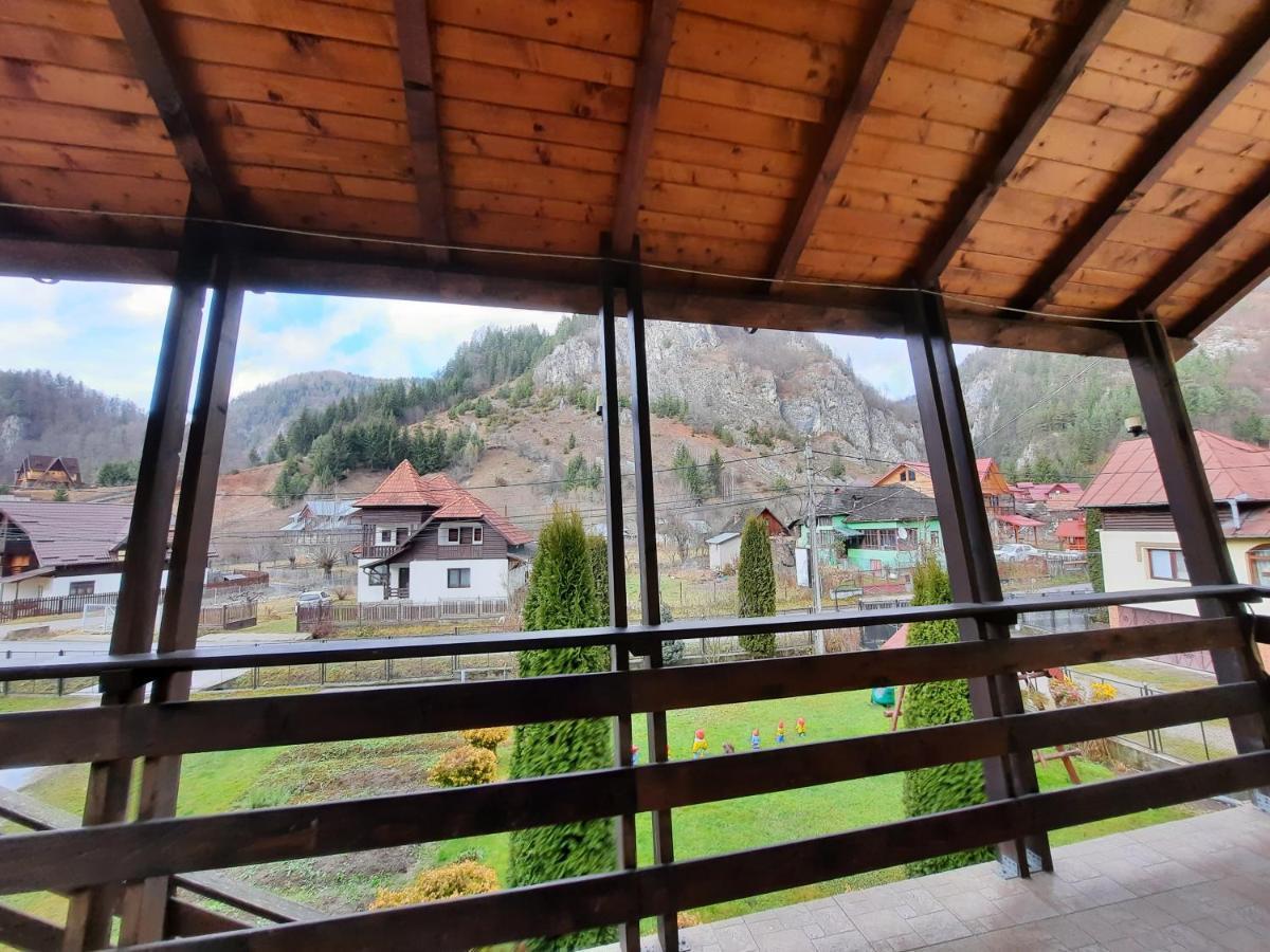 Pensiunea Casa Soarelui Podu Dimbovitei