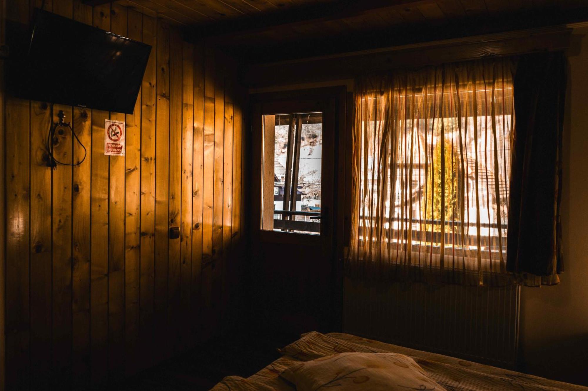Pensiunea Casa Soarelui * Podu Dimbovitei